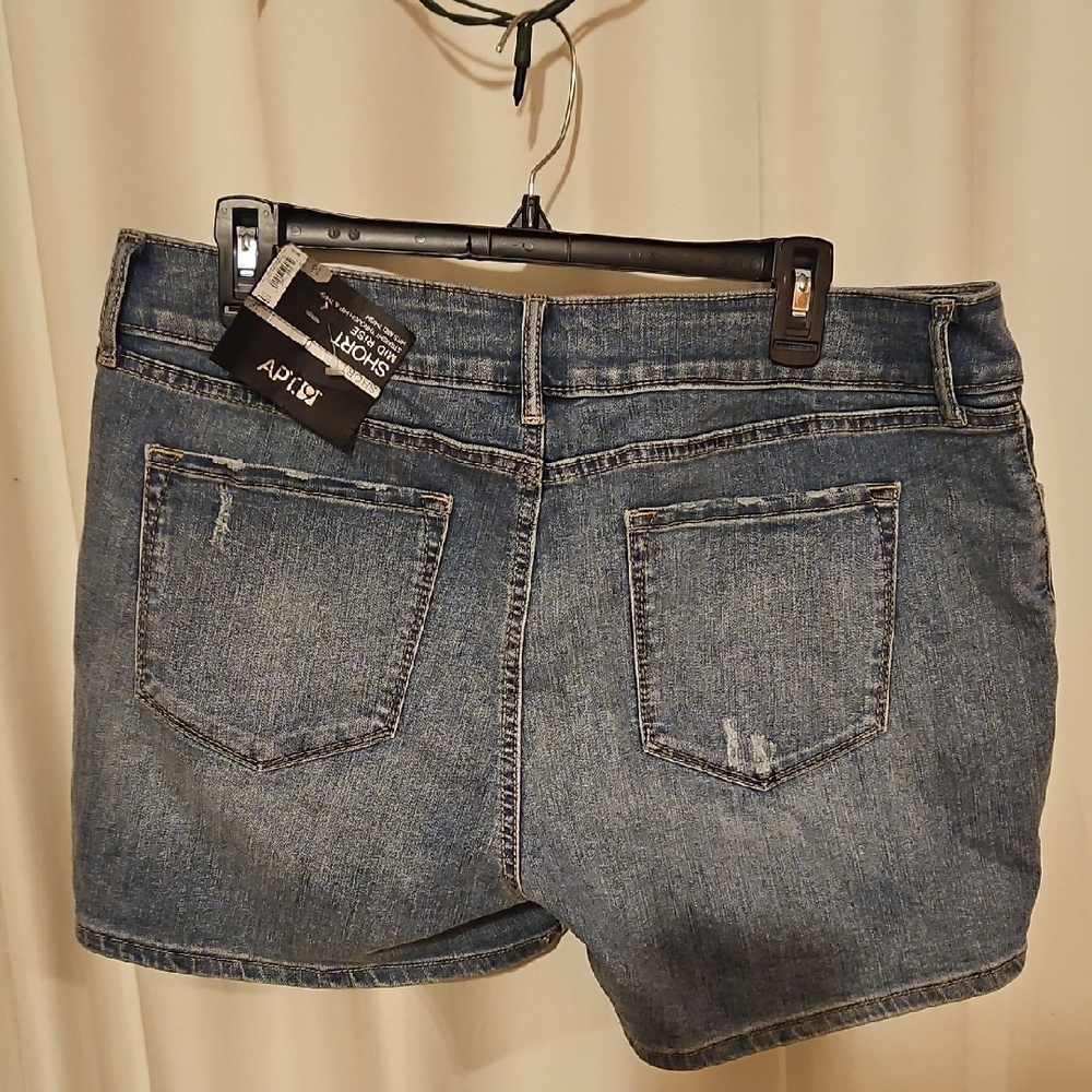 NWT Apt. 9 Classic Denim Shorts